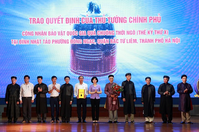 Phó Chủ tịch Phùng Thị Hồng Hà dự trao Quyết định của Thủ tướng Chính phủ công nhận Chuông đình Nhật Tảo là bảo vật Quốc gia  